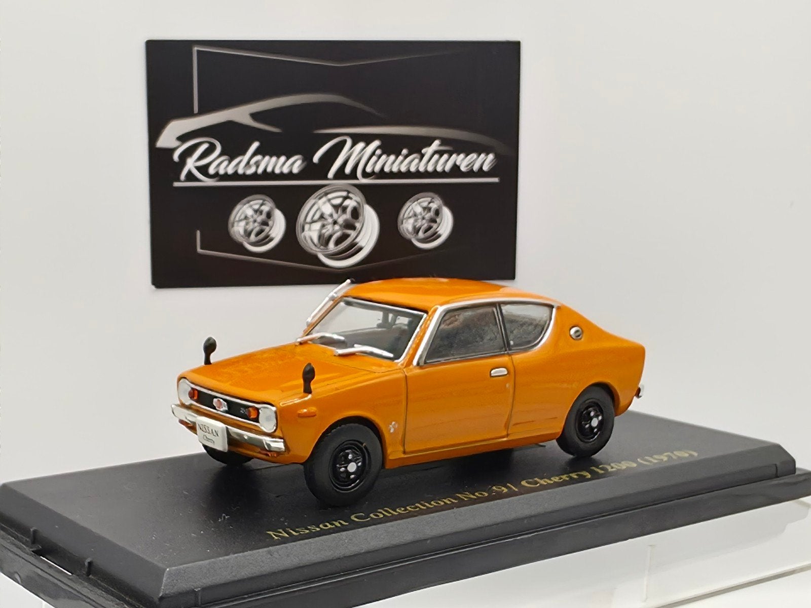 Nissan ( Datsun ) Cherry 1200 - Oranje - 1:43 Norev Japan, Norev Japan collection, Auto, Nieuw, Norev
