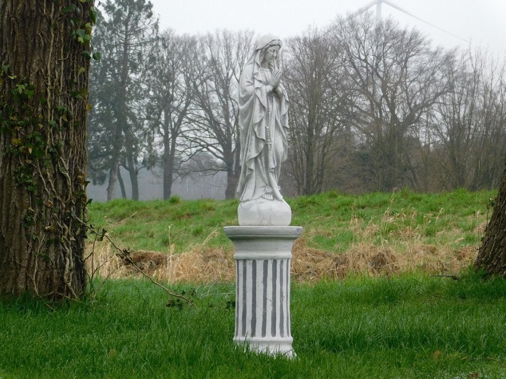 Beeld Maria op Ronde Sokkel - 135 cm - Steen, Tuin en Terras, Steen, ., Nieuw, Ophalen of Verzenden
