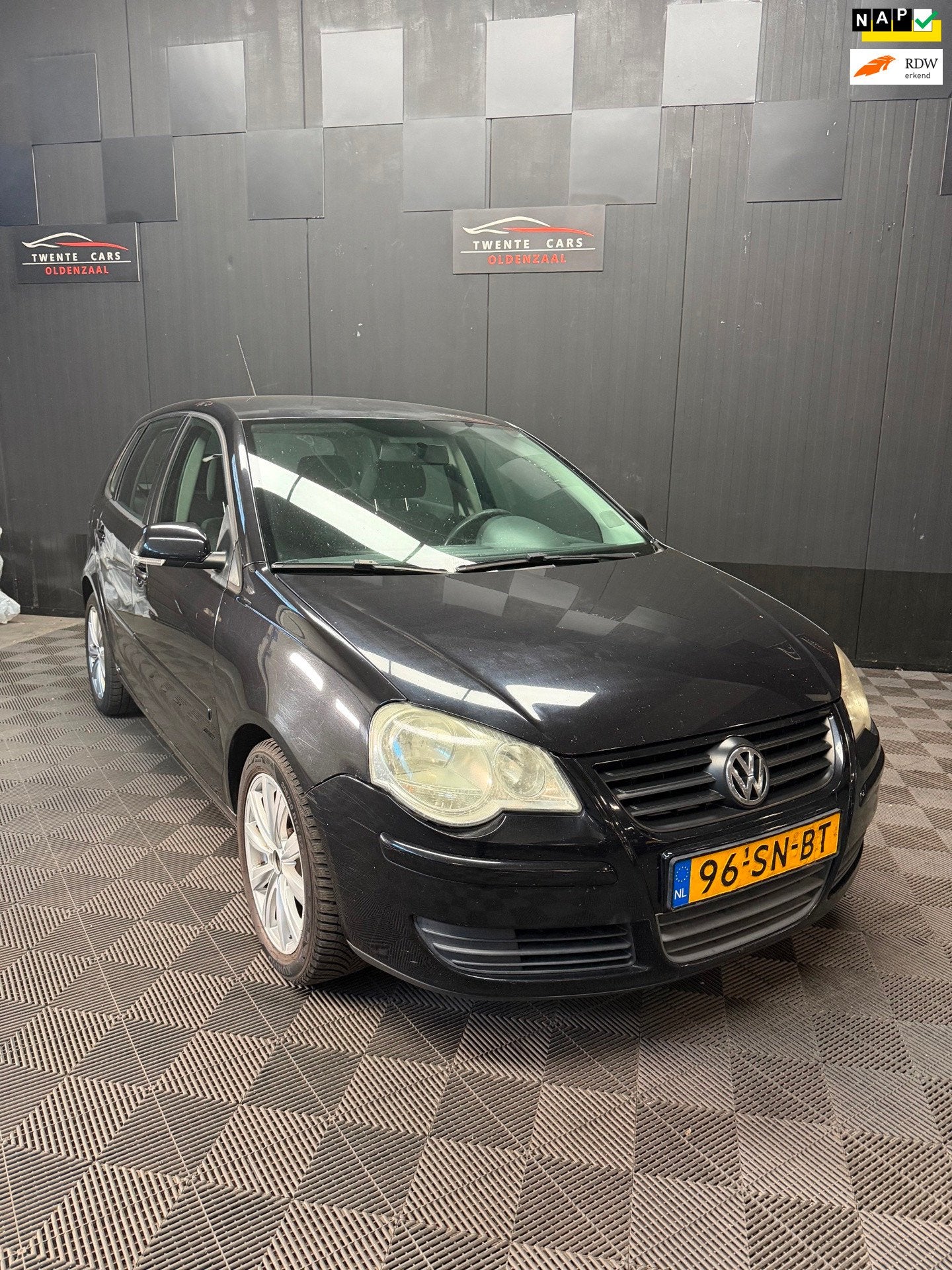 Volkswagen Polo 1.4-16V FSI Optive | Clima | Nieuwe APK |, Auto's, Voorwielaandrijving, Gebruikt, Zwart, 4 cilinders