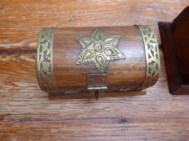 2 houten doosjes met messing details., Ophalen of Verzenden