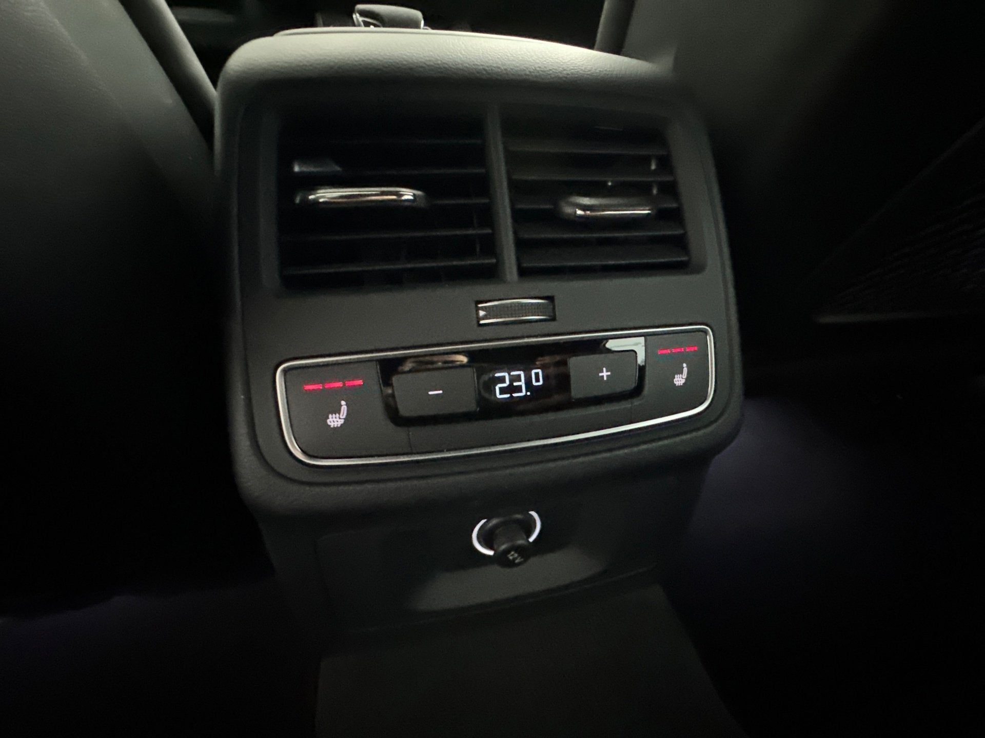 Foto 29 van Audi RS4 Avant 2.9 TFSI quattro Pano|Ceramic|B&O|HuD|Carbon