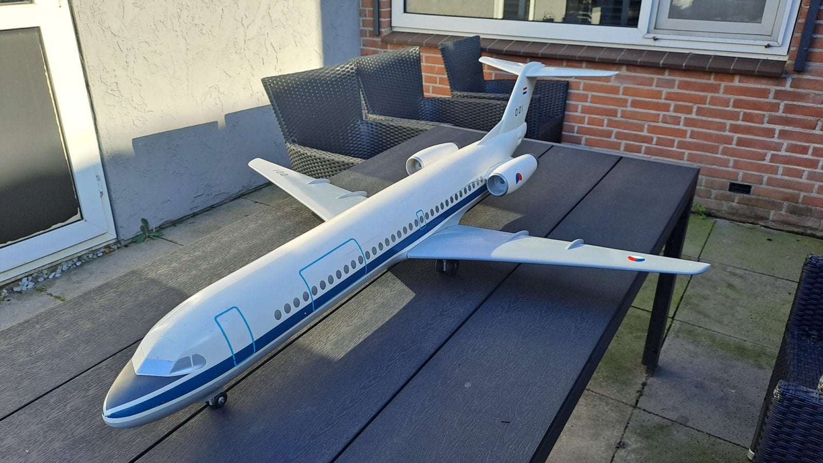 Groot schaalmodel vliegtuig - Fokker 100 1/25 luchtacht NL, Gebruikt, Air Vito, Groter dan 1:72, Vliegtuig