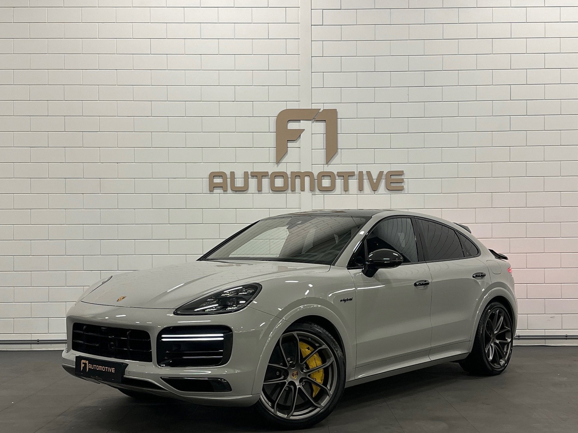 Porsche Cayenne Coupé 4.0 Turbo S E-Hybrid Carbon|Ceramic|V, Automaat, Gebruikt, Leder en Stof, Plug-in hybride
