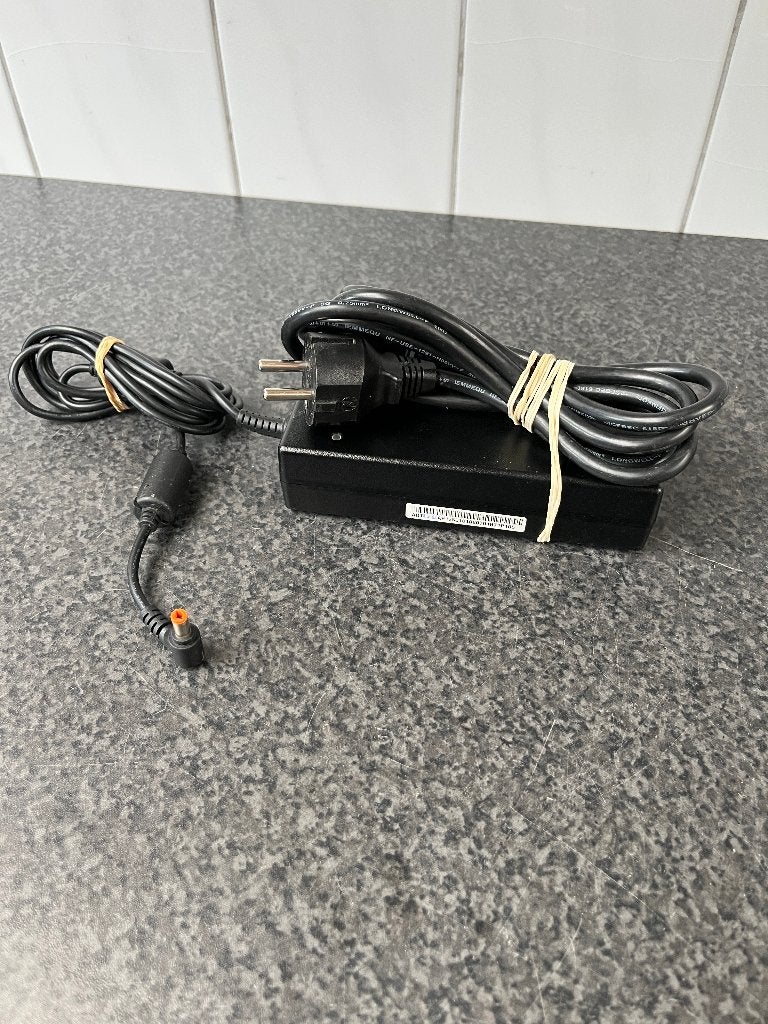 Delta laptop voeding oplader adapter 19v 7.1amp. SADP-135EBB, Ophalen of Verzenden, Zo goed als nieuw, Delta Electronics