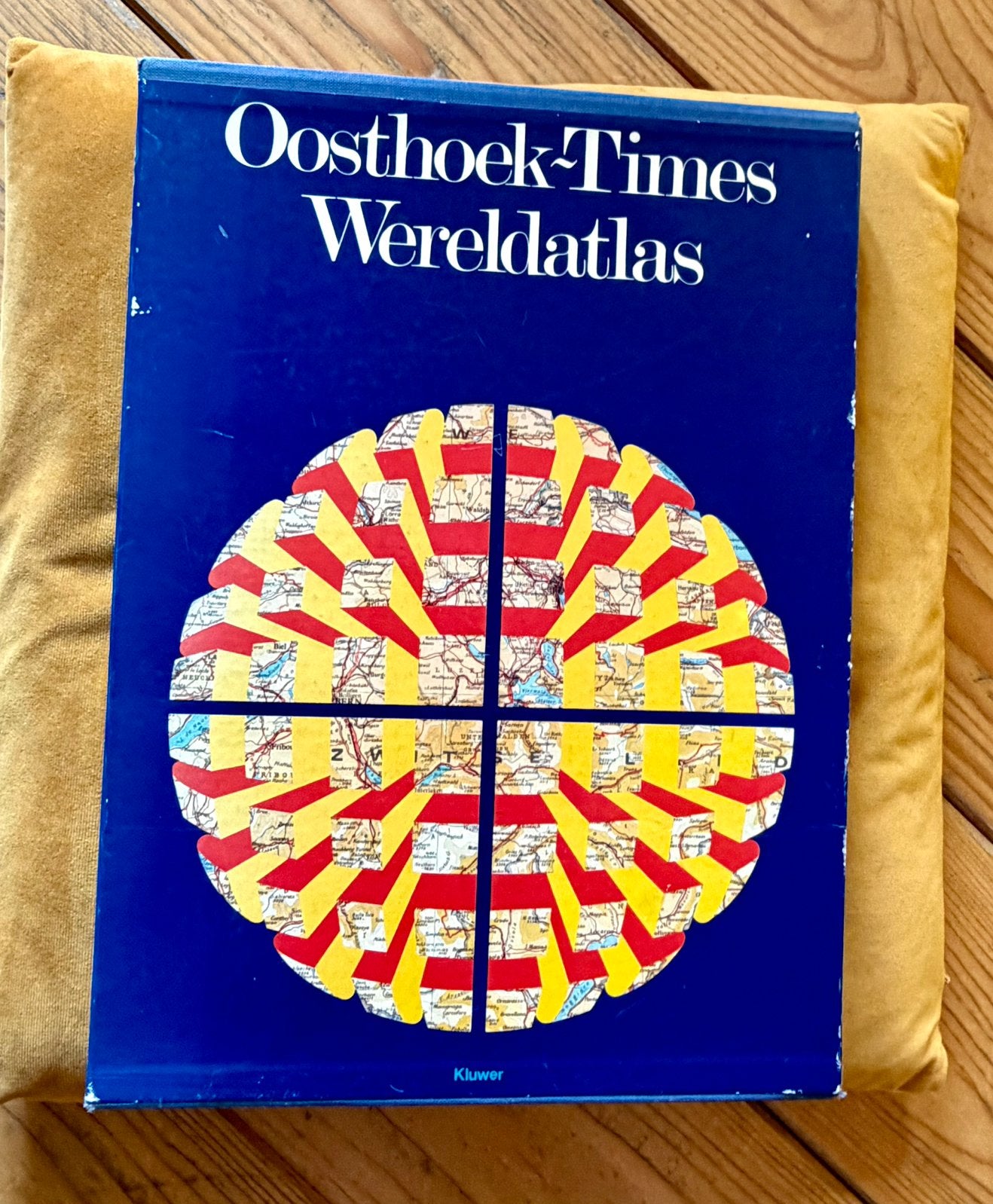 Oosthoek-Times Wereldatlas, Boeken, Gelezen, Overige atlassen, Ophalen of Verzenden, 1800 tot 2000