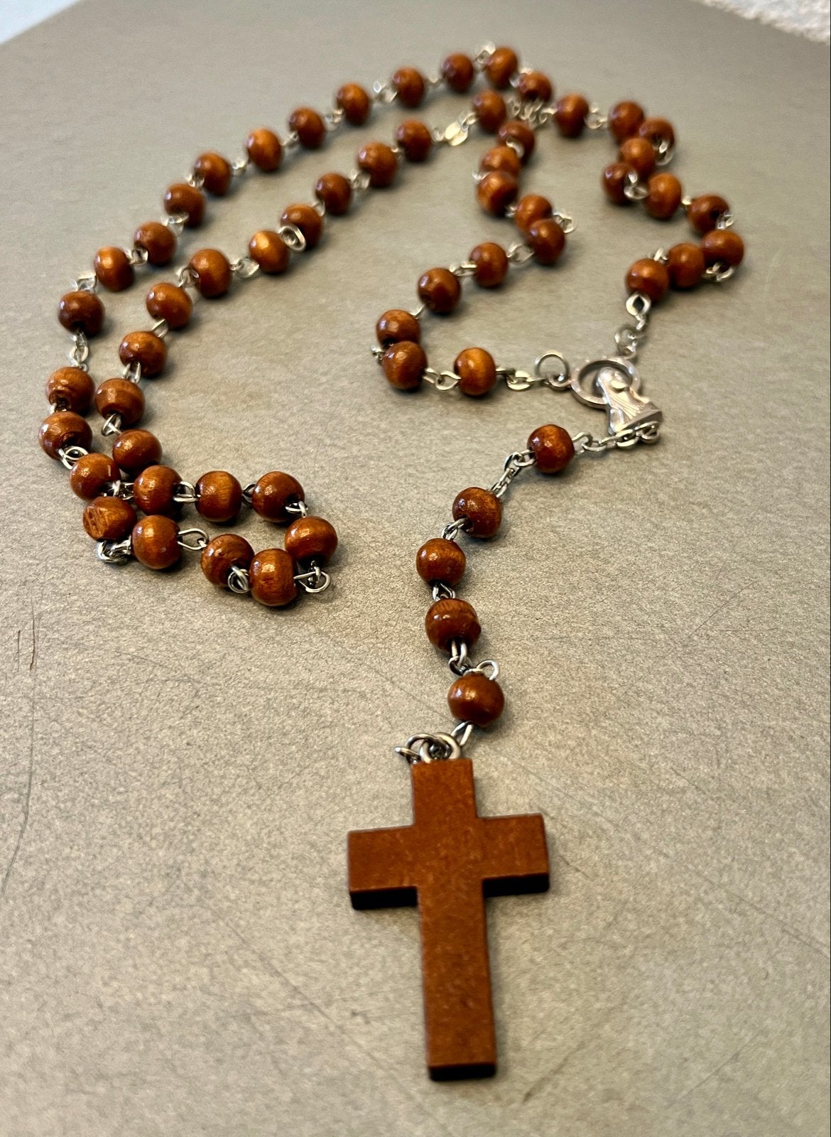 Rozenkrans hout met Kruisje, Verzamelen, Religie, Zo goed als nieuw, Christendom | Katholiek, Sieraad, Ophalen of Verzenden