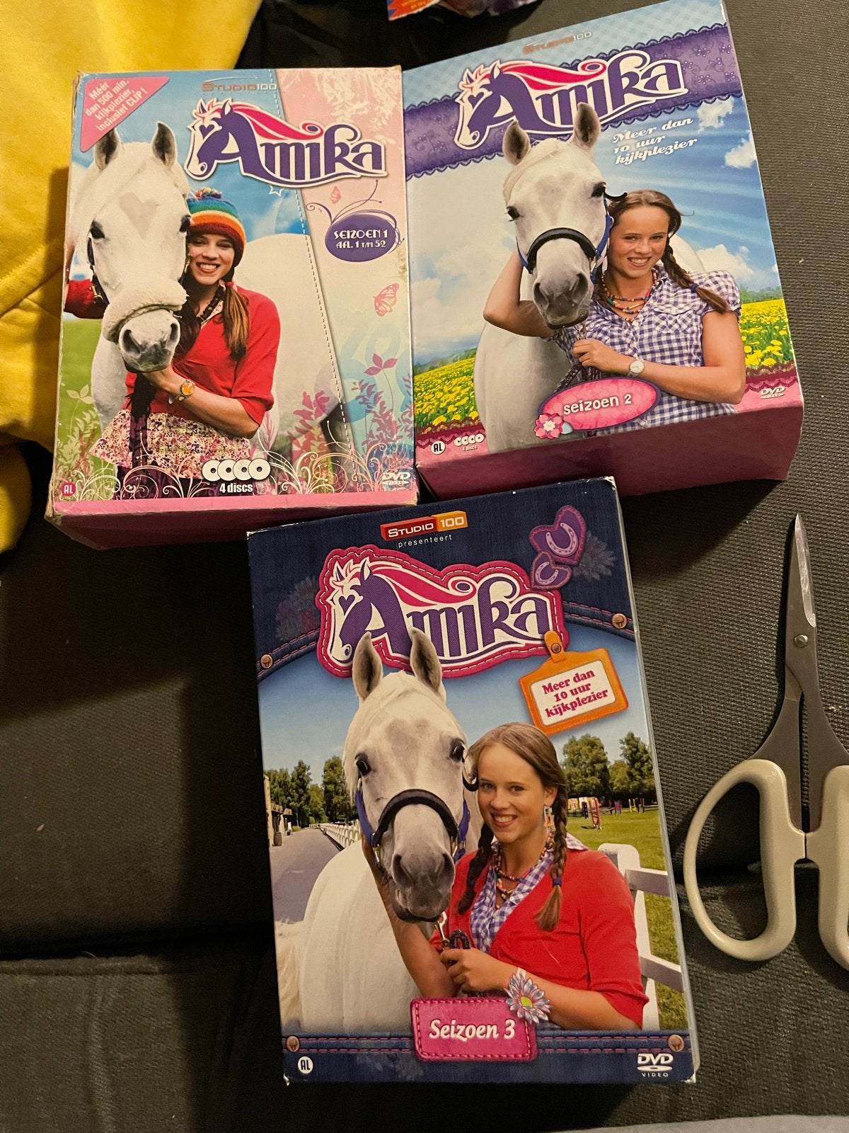 Amika DVD Boxset Seizoen 1, 2 en 3 - Studio 100, Avontuur, Gebruikt, Alle leeftijden, Boxset