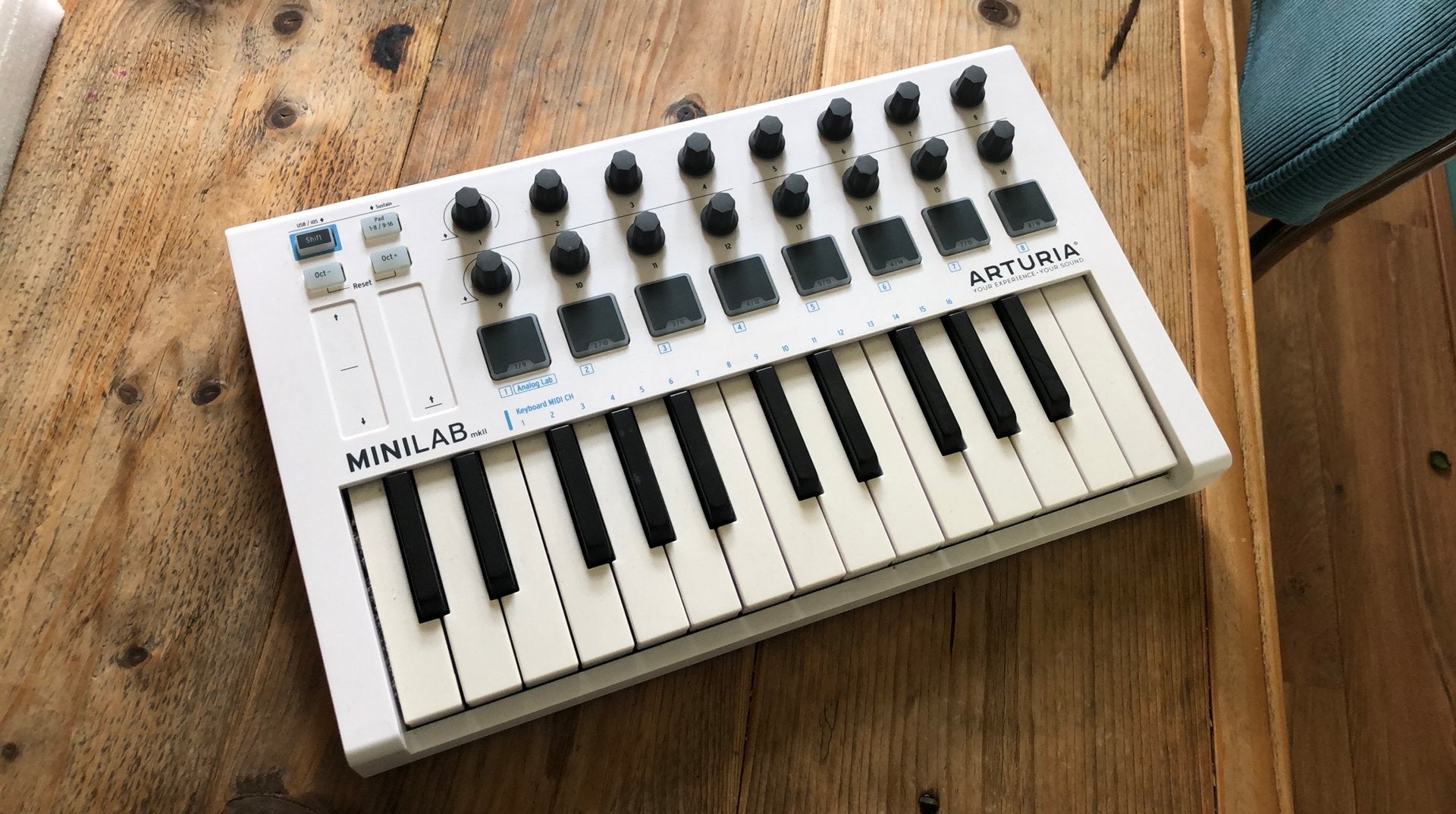 Arturia Minilab MK 2 (met doos + software), Muziek en Instrumenten, Midi-apparatuur, Ophalen of Verzenden, Zo goed als nieuw