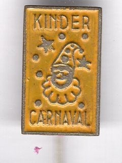 Kinder carnaval geel op zilverkleurig speldje ( Z_231), Ophalen of Verzenden, Nieuw, Stad of Land, Speldje of Pin