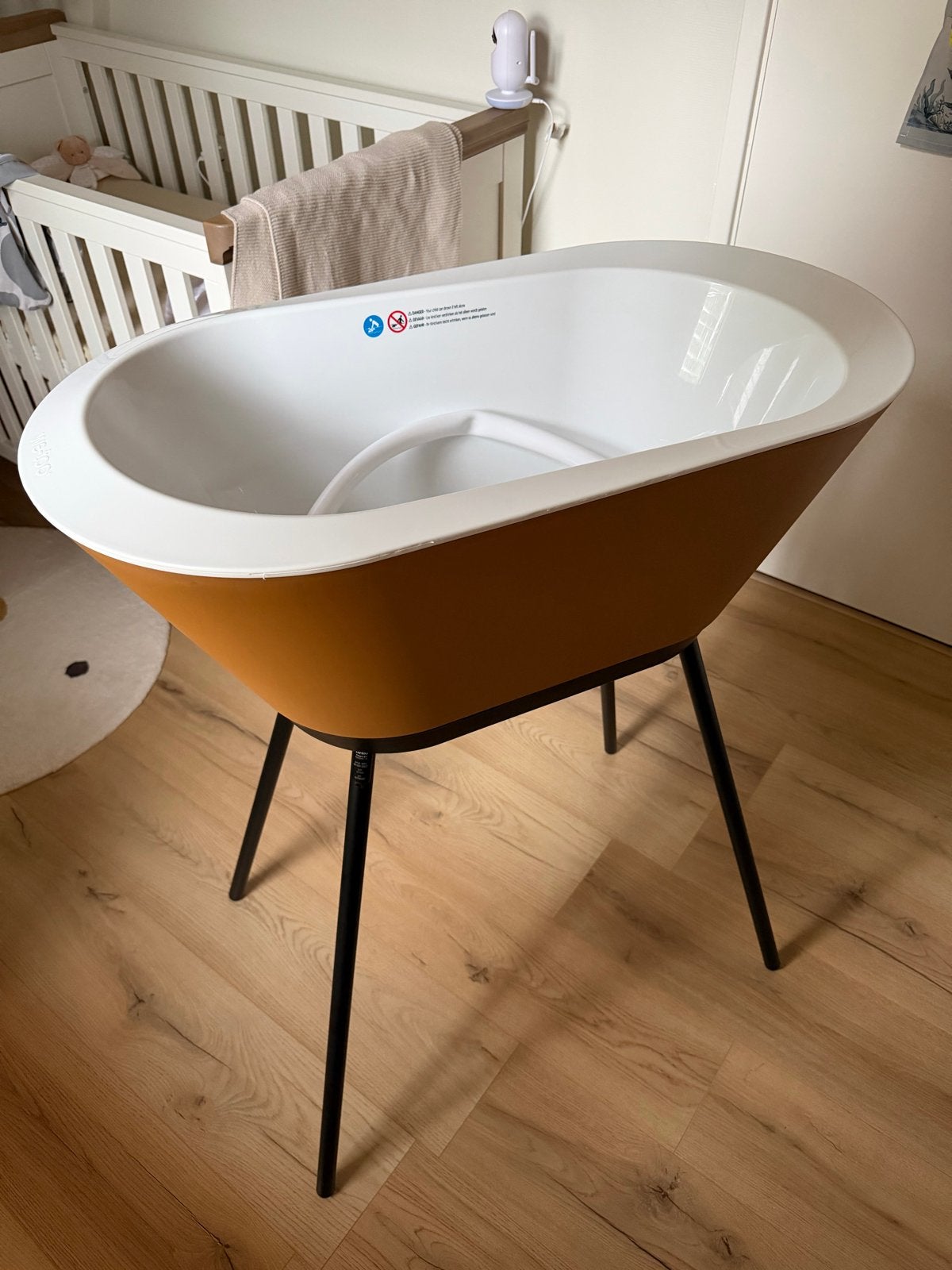 We-Too Babybadje met standaard - Wit/Roest, Kinderen en Baby's, Badjes en Verzorging, Zo goed als nieuw, Badje, Standaard, Ophalen