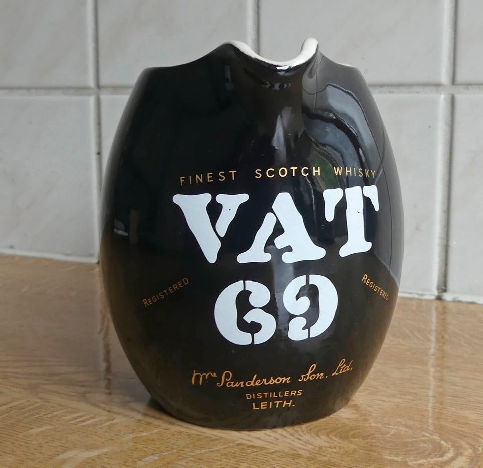 VAT 69 Scotch whisky waterkan whiskeykan Wade zwart klein, Verzamelen, Ophalen of Verzenden, Gebruikt, Gebruiksvoorwerp
