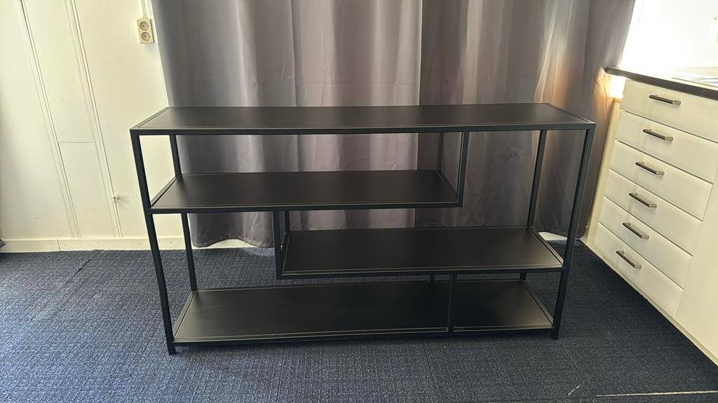 Sidetable Goossens Zwart, Ophalen, 100 tot 150 cm, Zo goed als nieuw, 25 tot 50 cm