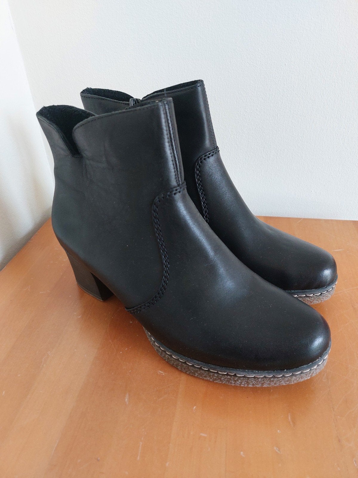 NIEUW! Enkellaarsjes Rieker 41, Ophalen