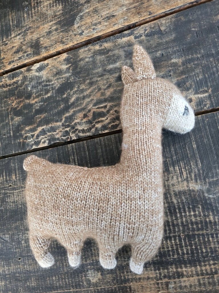 Handgebreid knuffeltje lama, Nieuw, Ophalen of Verzenden, Bruin, Handgemaakt