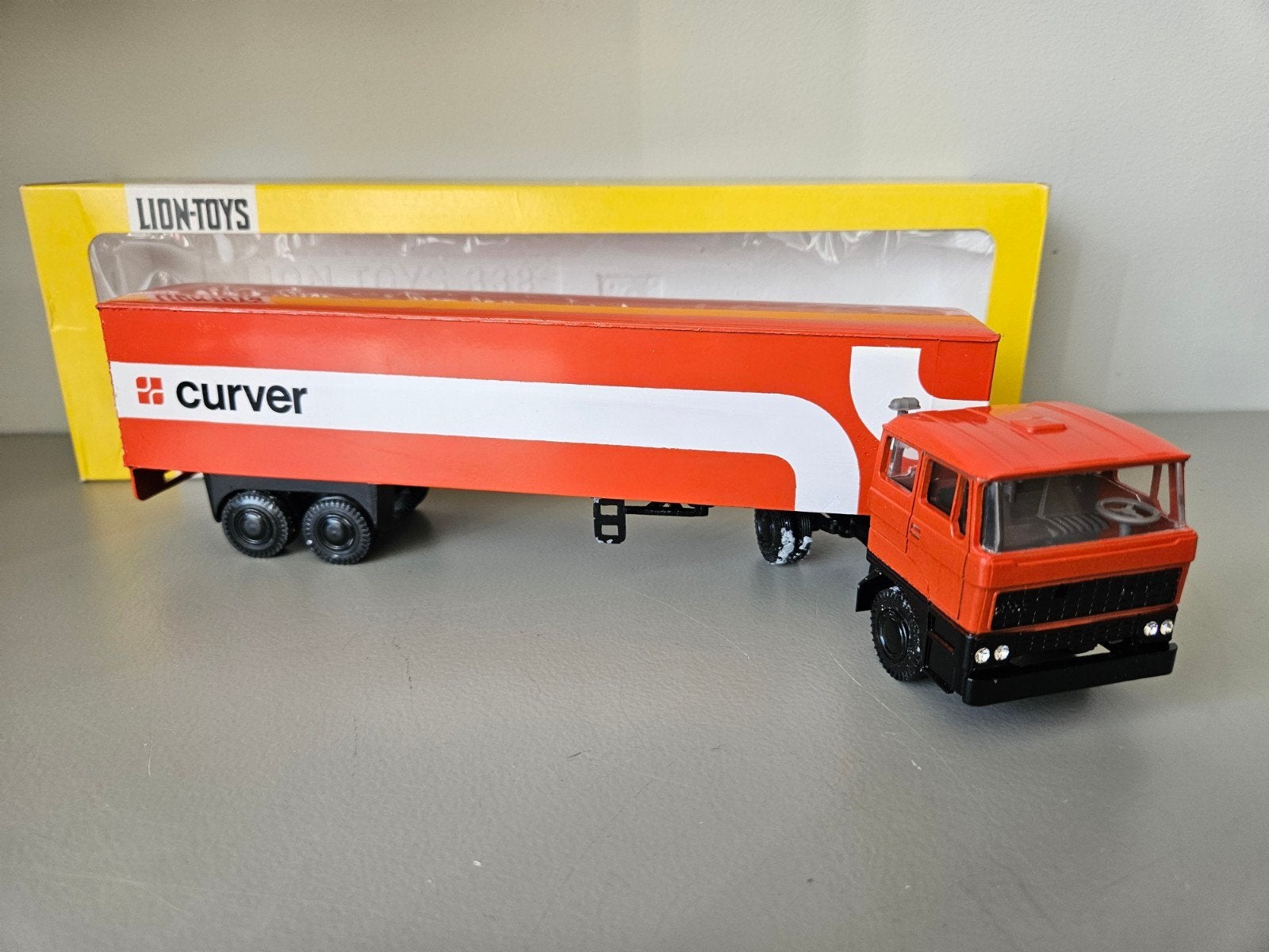 Lioncar Daf 2800 Curver eurotrailer Briefje curver, Hobby en Vrije tijd, Ophalen of Verzenden, Zo goed als nieuw, Bus of Vrachtwagen