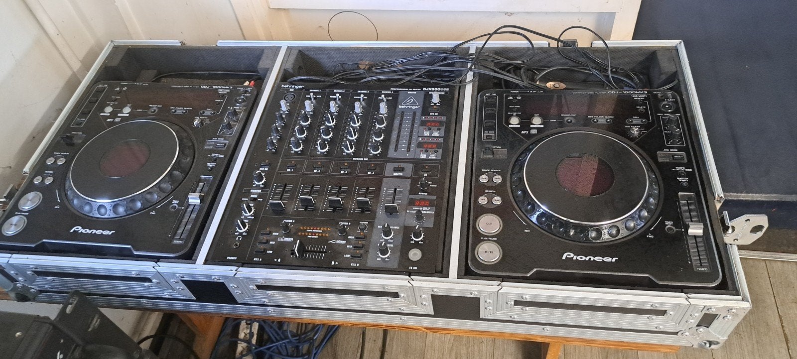 Foto 3 van DJ SET PROFESSIONELE GELUID INSTALATIE