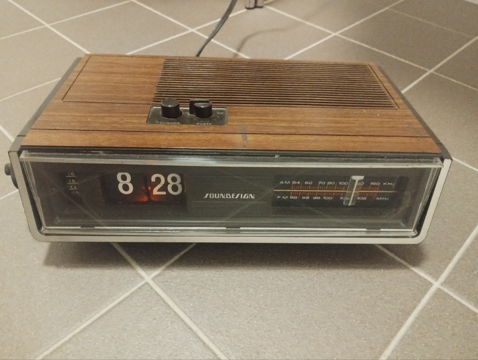 Vintage 70's Soundesign 3545 FM/AM flipflop alarm wekkerradi, Ophalen of Verzenden