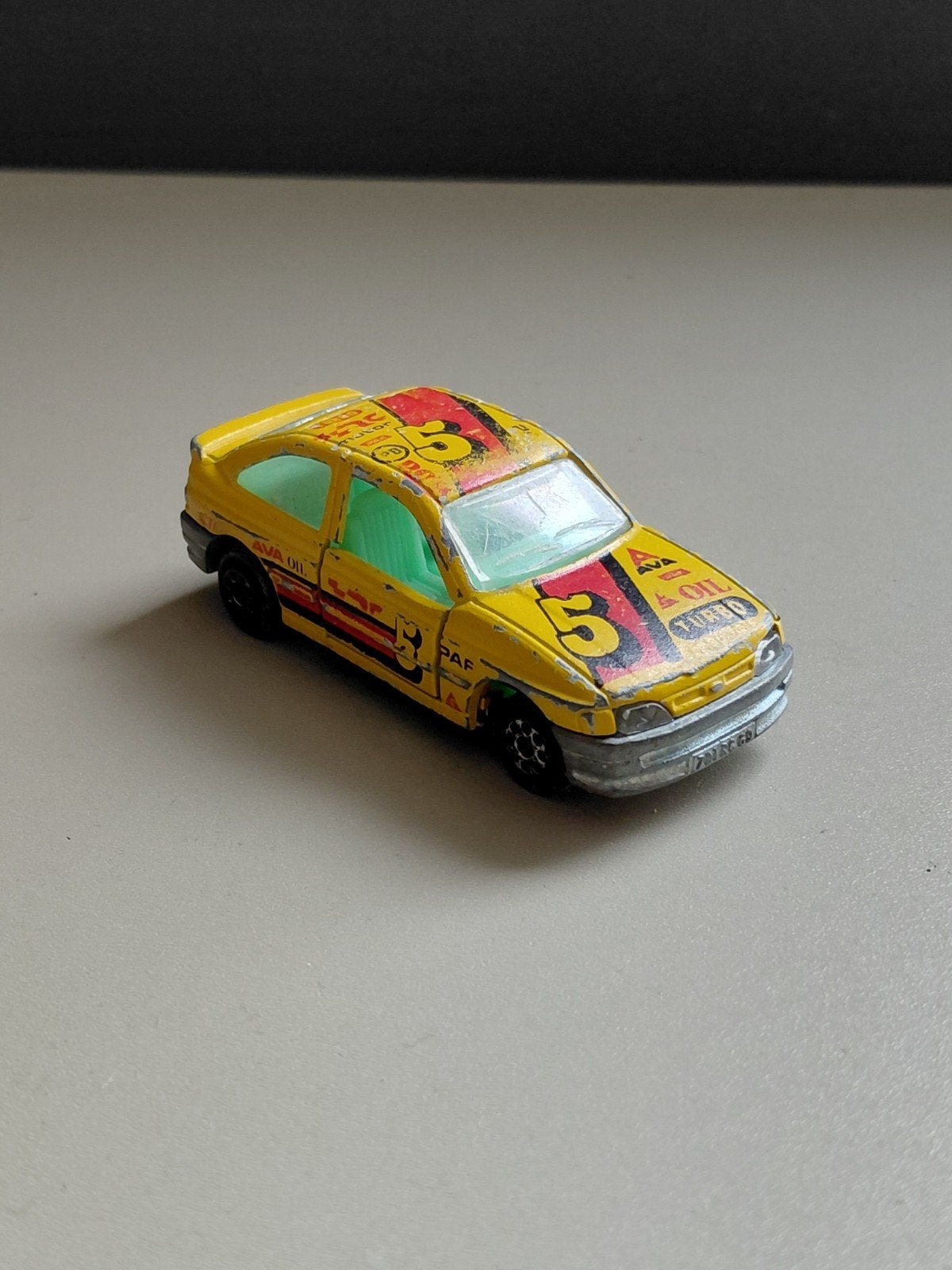 Majorette Ford Escort Racing no.5 Geel 1:55 Speelgoedauto, Ophalen of Verzenden, Gebruikt, Auto