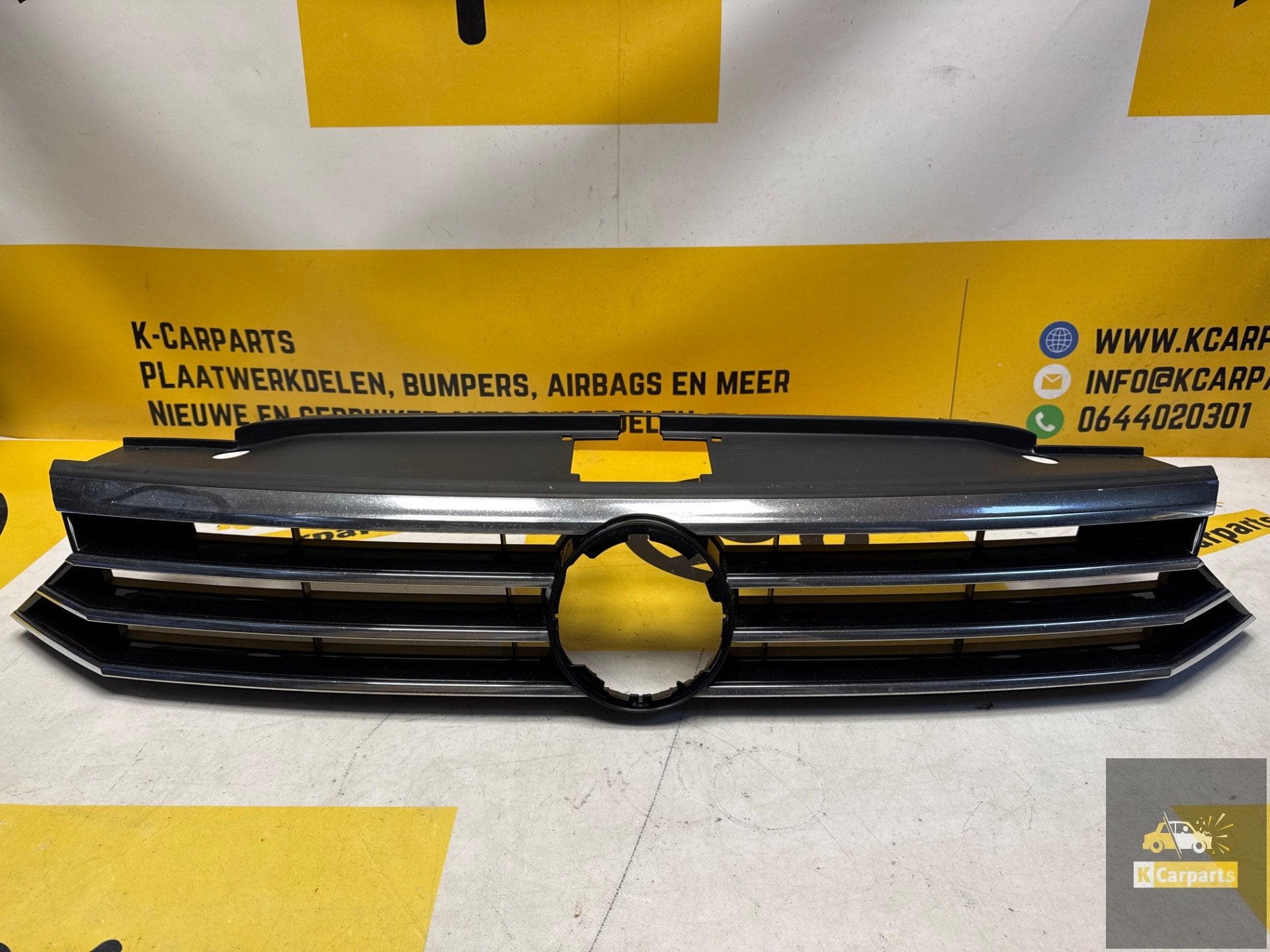 Grill Volkswagen Passat 3G0853651