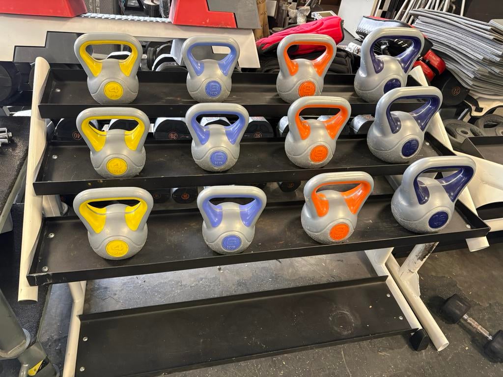 Kettlebells 3 x 4-6-8-12 kg incl kettlebell rek, Sport en Fitness, Fitnessmaterialen, Ophalen, Gebruikt, Incl, Rek