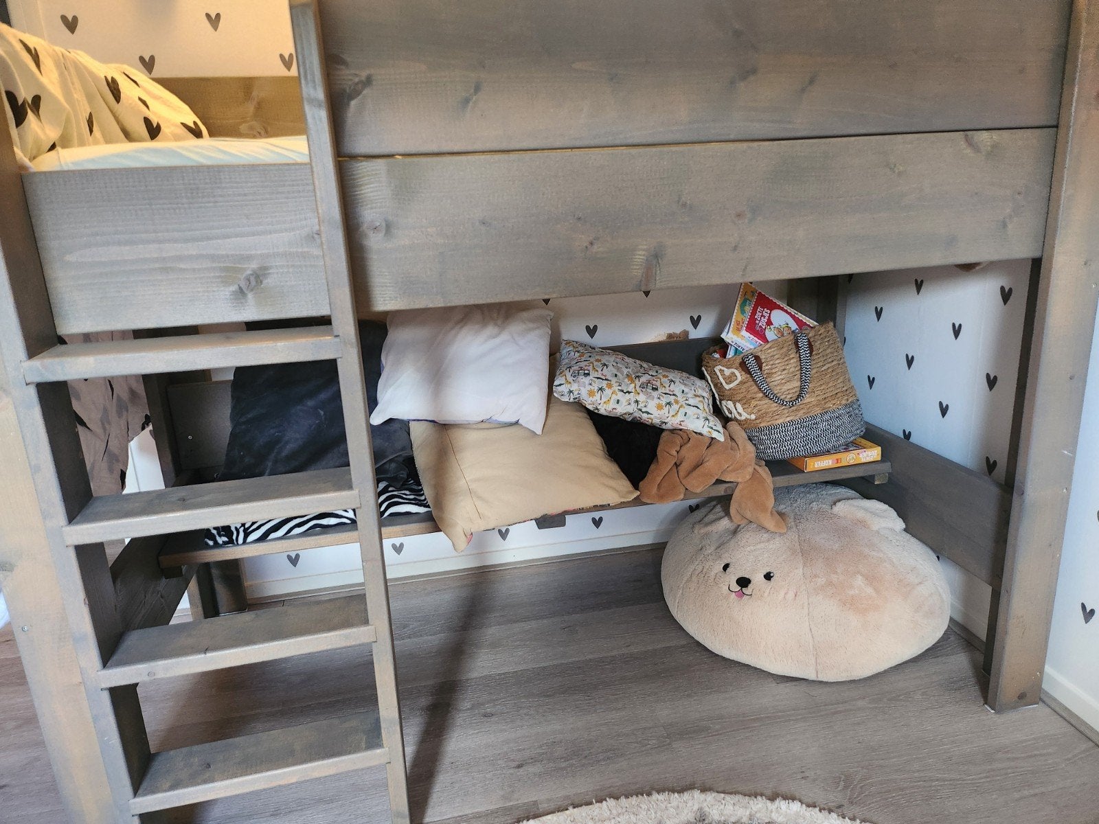 Hoogslaper grijs inclusief matras en lattenbodem, Ophalen, Zo goed als nieuw