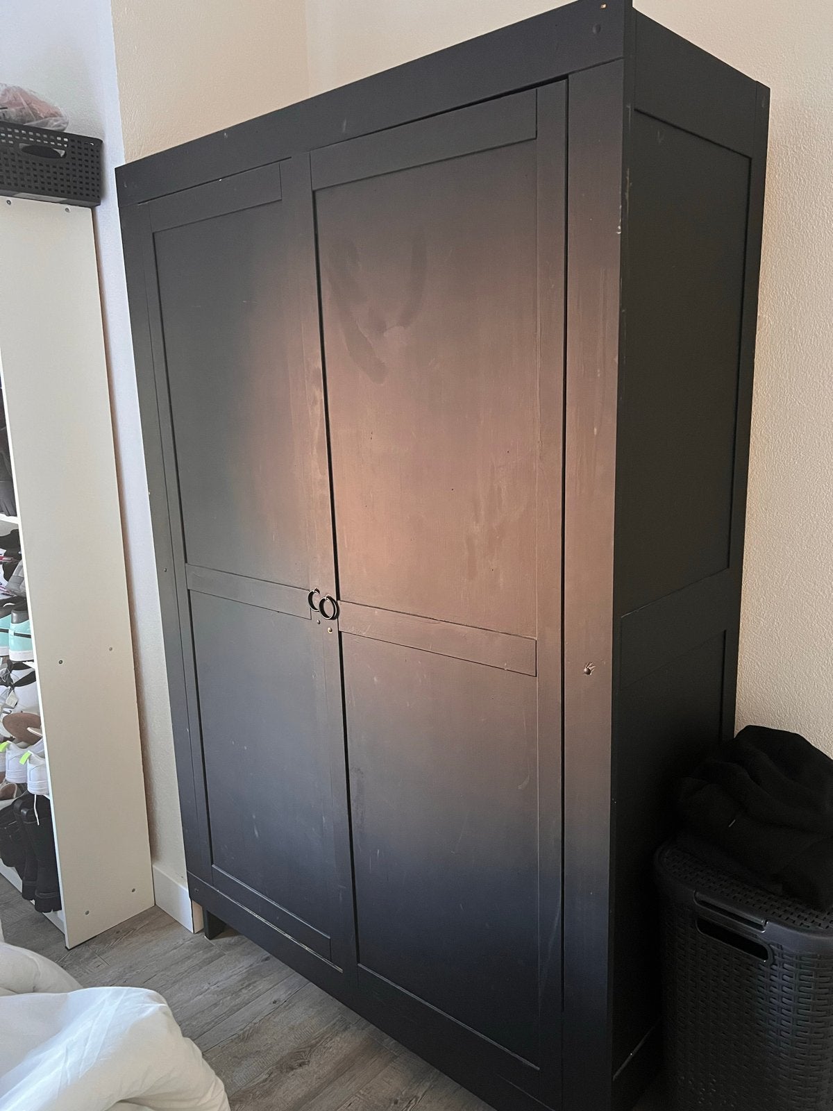 Zwarte kledingkast met planken en hangruimte., Huis en Inrichting, Ophalen, Gebruikt, 50 tot 100 cm, 150 tot 200 cm