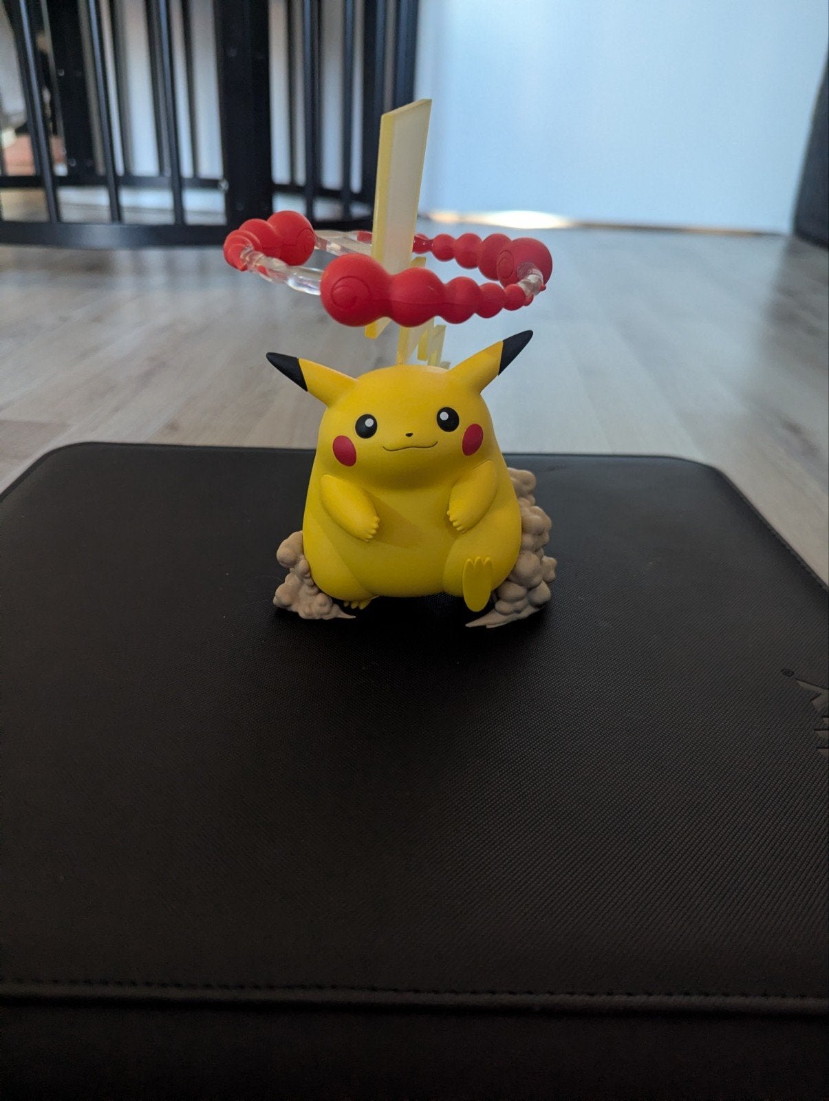 Pikachu v max celebrations beeldje, Hobby en Vrije tijd, Ophalen, Zo goed als nieuw