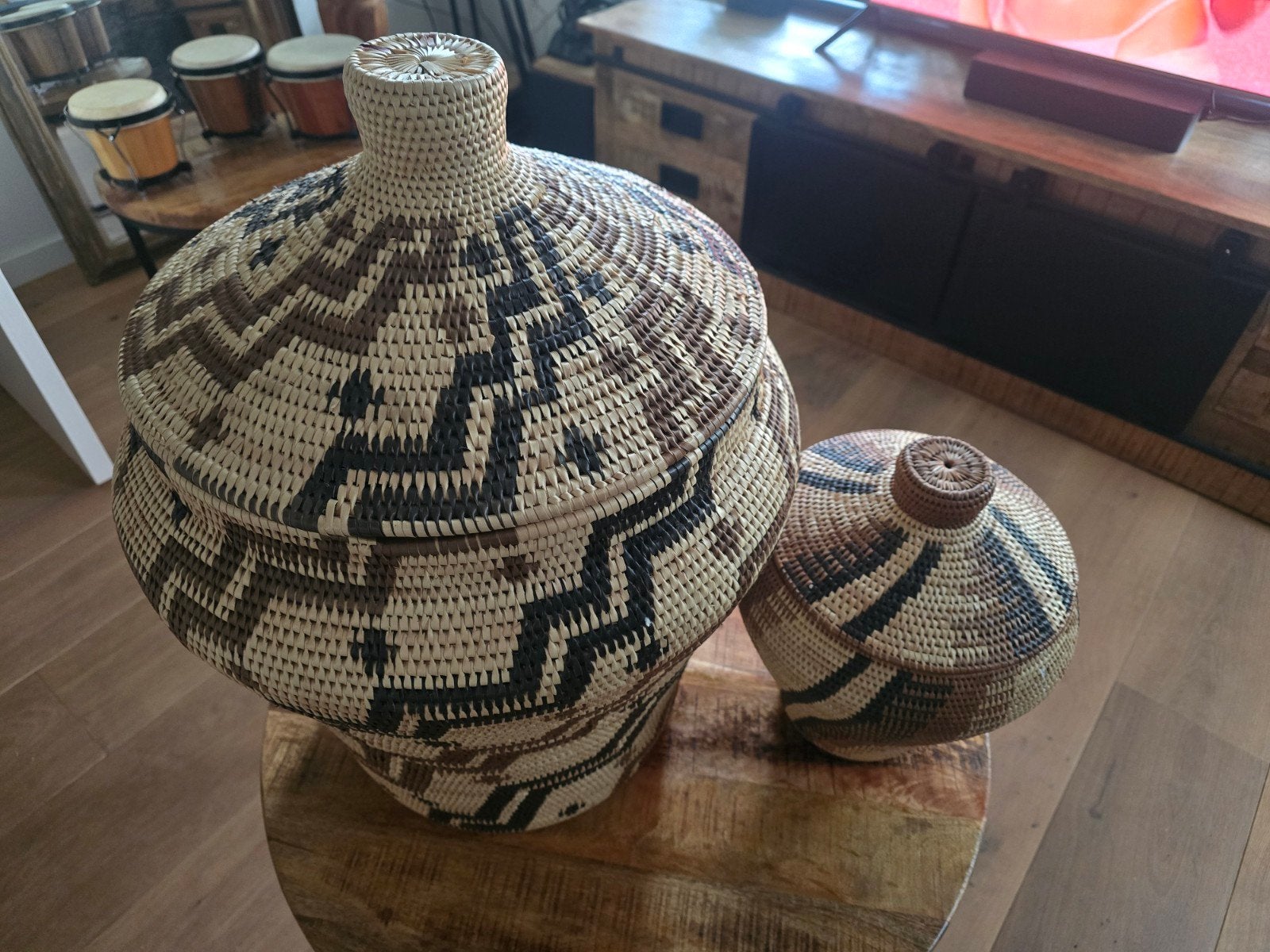 Set van 2 handgevlochten Afrikaanse manden met deksel - 51cm, Mand, Ophalen of Verzenden, Zo goed als nieuw, Riet
