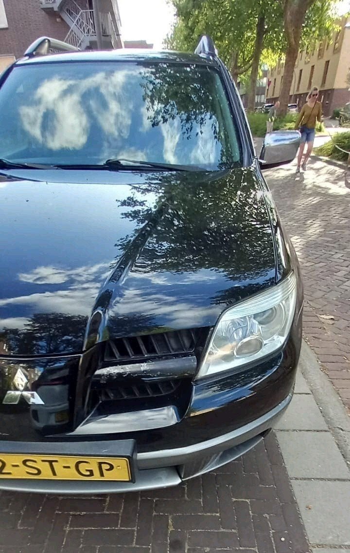 Foto 14 van Mitsubishi Outlander 2.0 MPI 2WD 2006 Zwart