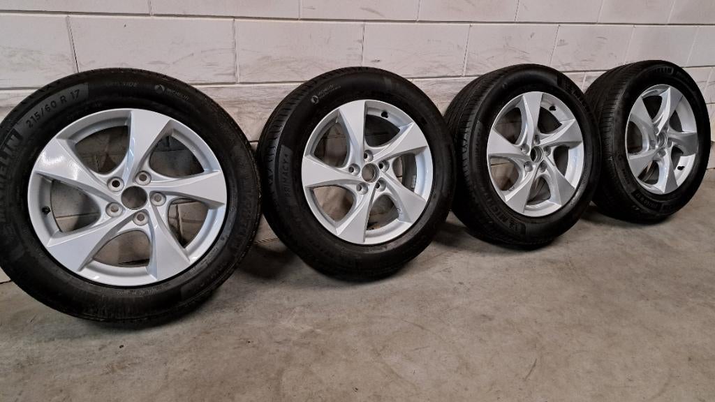 NIEUWE velgen & banden Toyota C-HR Corolla Cross 215/60/17, Auto-onderdelen, Banden en Velgen, 215 mm, Banden en Velgen, Nieuw