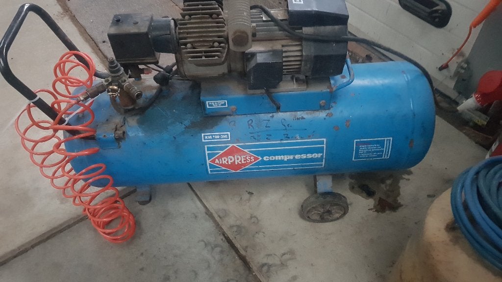 Airpress Compressor KM 100-350 - Gebruikt, Doe-het-zelf en Verbouw, Ophalen, Gebruikt, 200 tot 400 liter/min, Mobiel