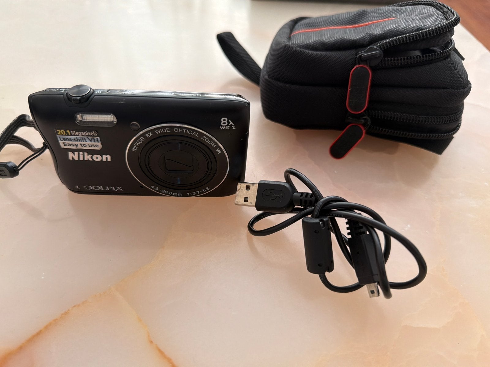 Nikon Coolpix S3700 Compactcamera met WiFi en tasje, Gebruikt, Beeldstabilisatie, Ophalen of Verzenden, Compactcamera