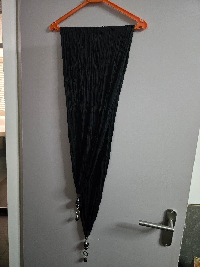 Zwarte boho-sjaal met prachtige bedels aan uiteinden. 120cm., Ophalen, Zo goed als nieuw