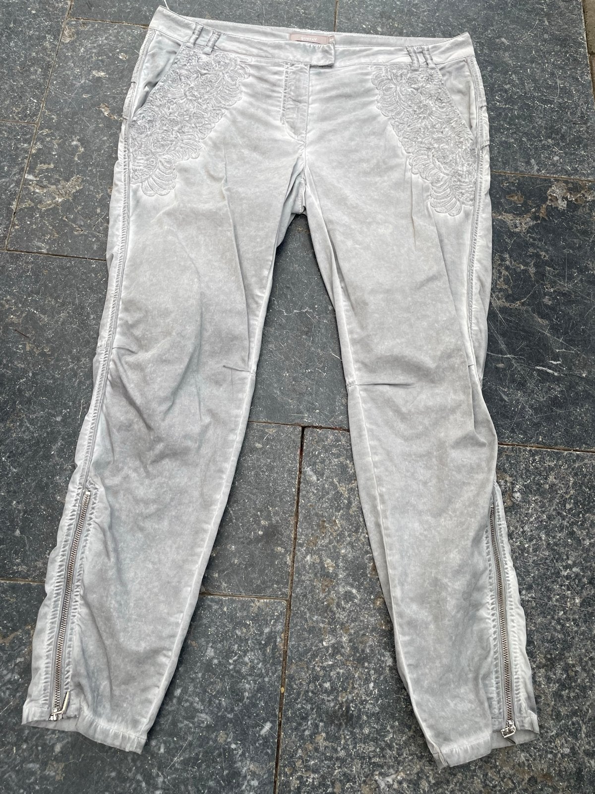 Gustav Damesbroek XL - Lichtgrijs met fraai borduursel., Kleding | Dames, Broeken en Pantalons, Maat 46/48 (XL) of groter, Ophalen of Verzenden