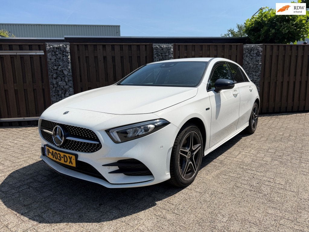 Mercedes-Benz A-klasse 250 e AMG LINE BTW VERSNELLINGSBAK ST, Auto's, Mercedes-Benz, Gebruikt, Euro 6, 4 cilinders, 15 kWh