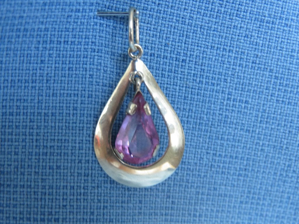 Hangertje met amethist in 14 karaat goud, Sieraden, Tassen en Uiterlijk, Kettinghangers, Ophalen of Verzenden, Zo goed als nieuw