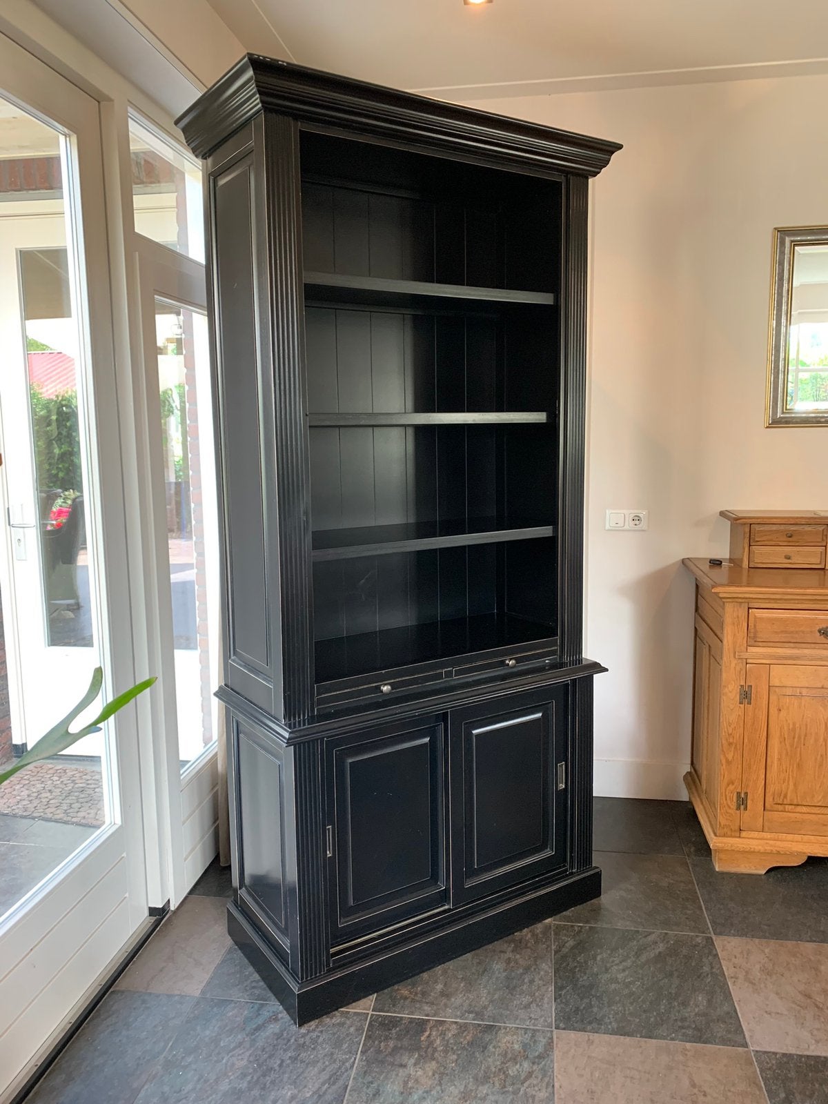 Landelijke buffetkast/boekenkast zwart, Huis en Inrichting, Kasten | Buffetkasten, Ophalen, 100 tot 150 cm, 200 cm of meer, Landelijk Chic