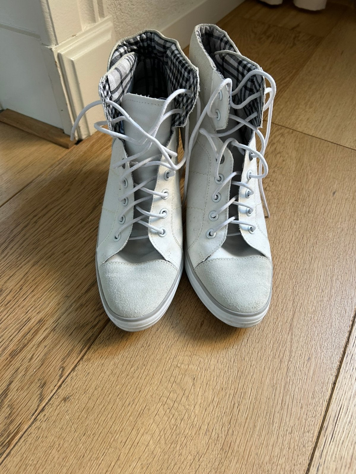 Mooie witte enkellaarsjes x/x 39, Kleding | Dames, Ophalen of Verzenden, Zo goed als nieuw, Wit