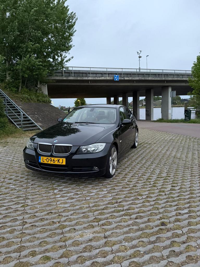 BMW 3-Serie 2.0 I 320 AUT 2007 Zwart | Met nieuwe APK, Auto's, BMW, Achterwielaandrijving, 1995 cc, 4 cilinders, Zwart