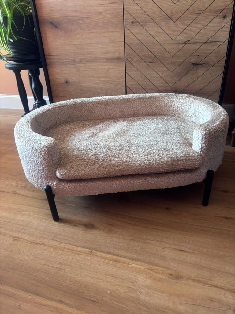 Echt een koopje! Nieuwe prachtige mand op pootjes, Dieren en Toebehoren, Ophalen, Nieuw, Pluche