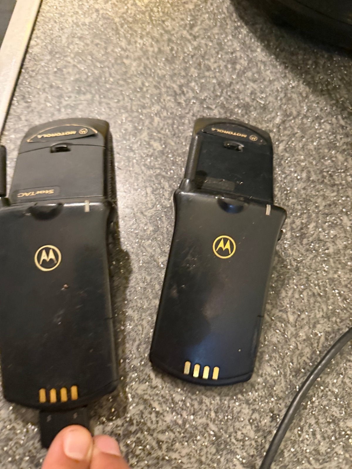 2x Motorola StarTAC - werking onbekend, Telecommunicatie, Geen camera, Zwart, Fysiek toetsenbord, Inklapmodel