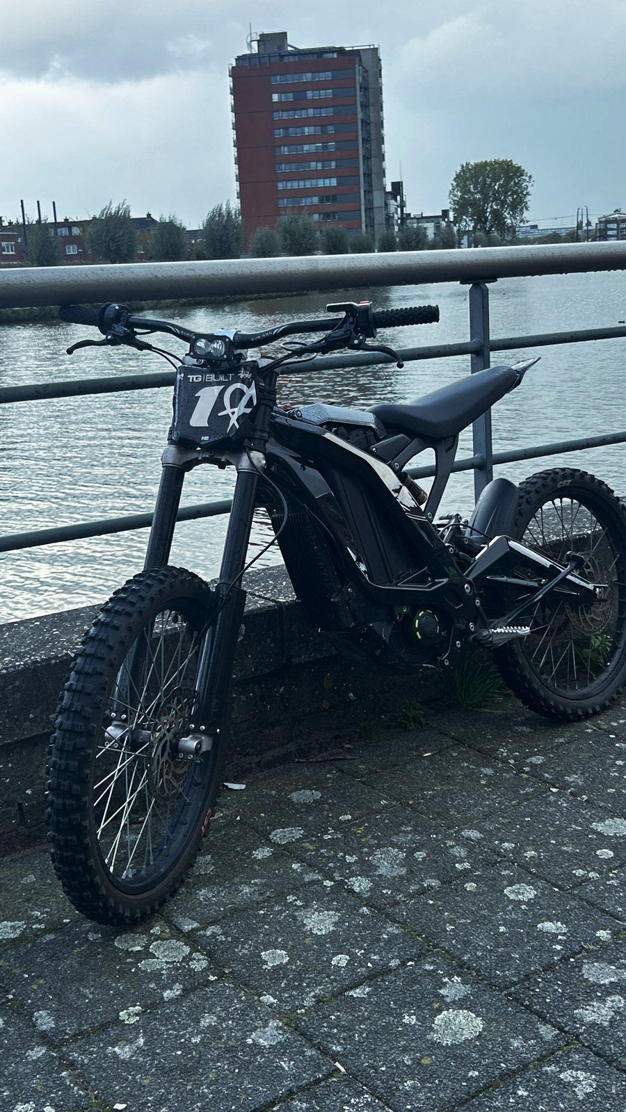 Surron Light Bee X 2024 met upgrades -, Overige merken, Surron, Ophalen of Verzenden, Zo goed als nieuw
