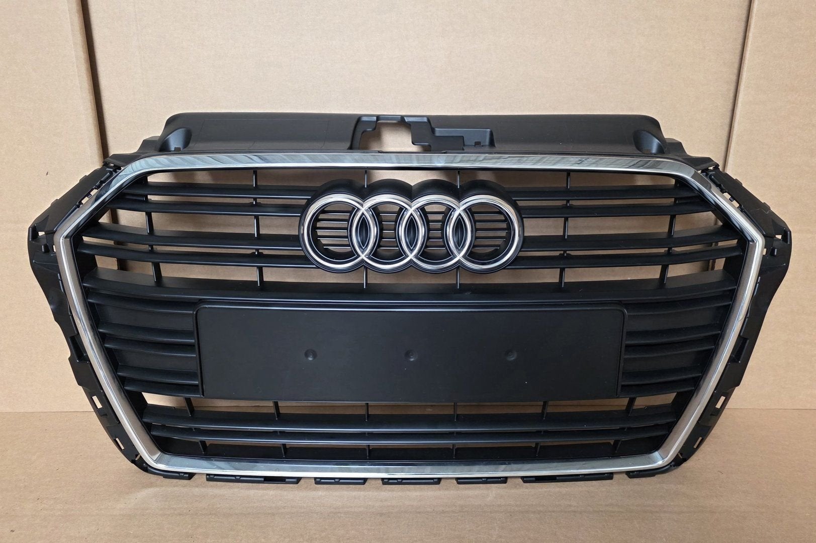 Grill AUDI A3 8V GRILLE FACELIFT bj.2017-2021 8V0 Orgineel, Gebruikt, -, Ophalen of Verzenden, -