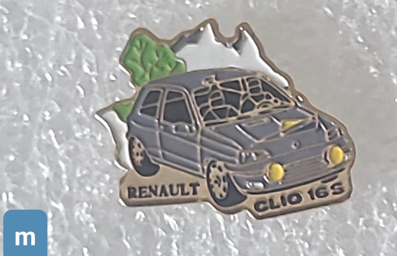 Vintage Renault Clio 16S Rally Pin - Bergen Achtergrond, Verzenden