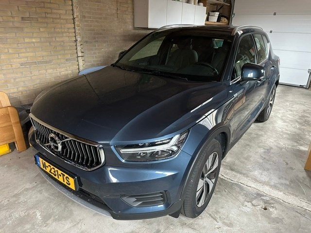 Volvo XC40 T4 Twin Engine 211pk Geartronic 2022 Blauw18778km, Auto's, 1800 kg, Zwart, 129 pk, Blauw