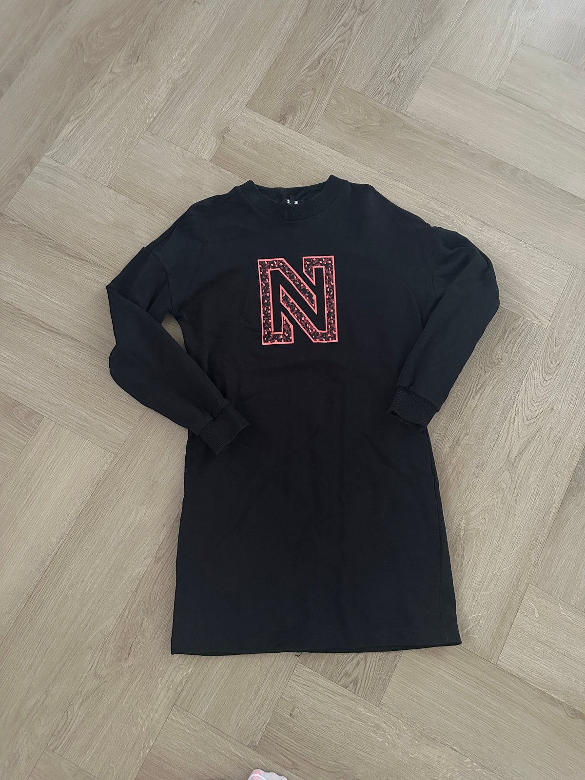Nikkie sweater jurk maat M, Kleding | Dames, Ophalen of Verzenden, Zo goed als nieuw, Maat 38/40 (M), Zwart