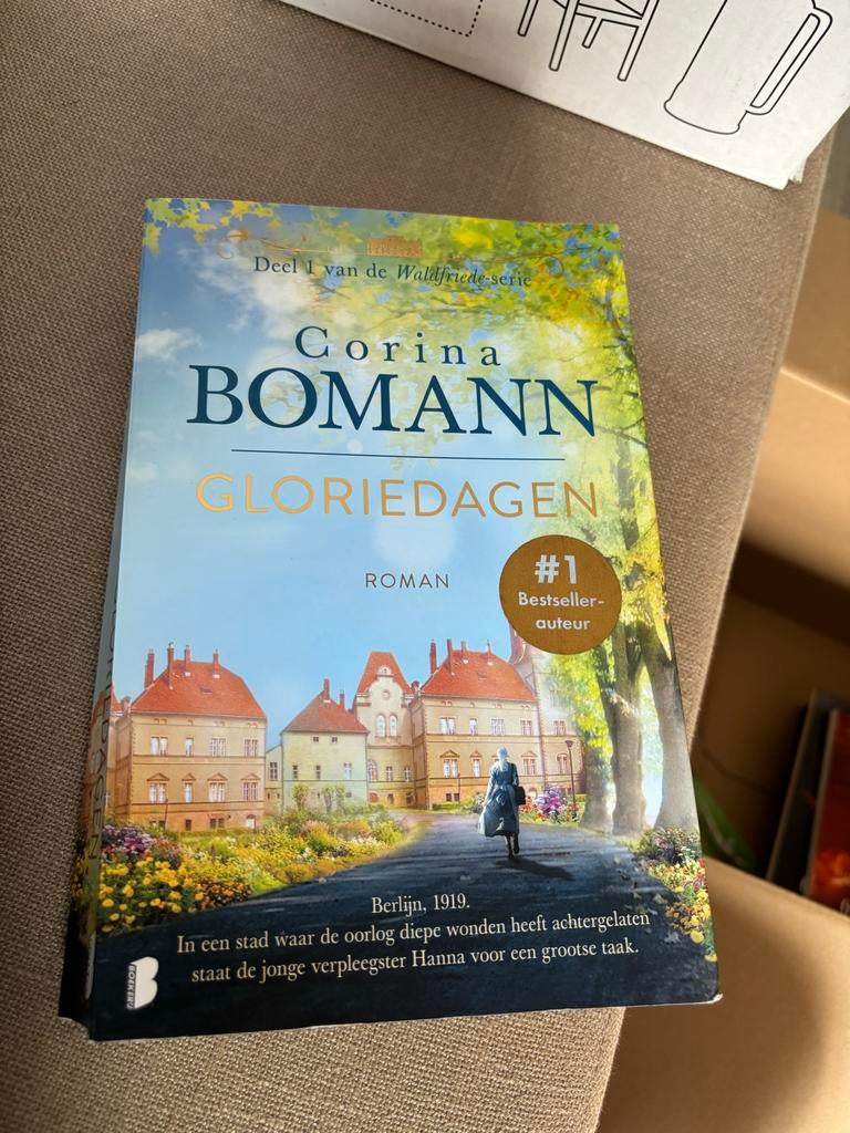 Gloriedagen - Deel 1 Walfriede-serie - Corina Bomann, Boeken, Ophalen of Verzenden, Zo goed als nieuw, Nederland