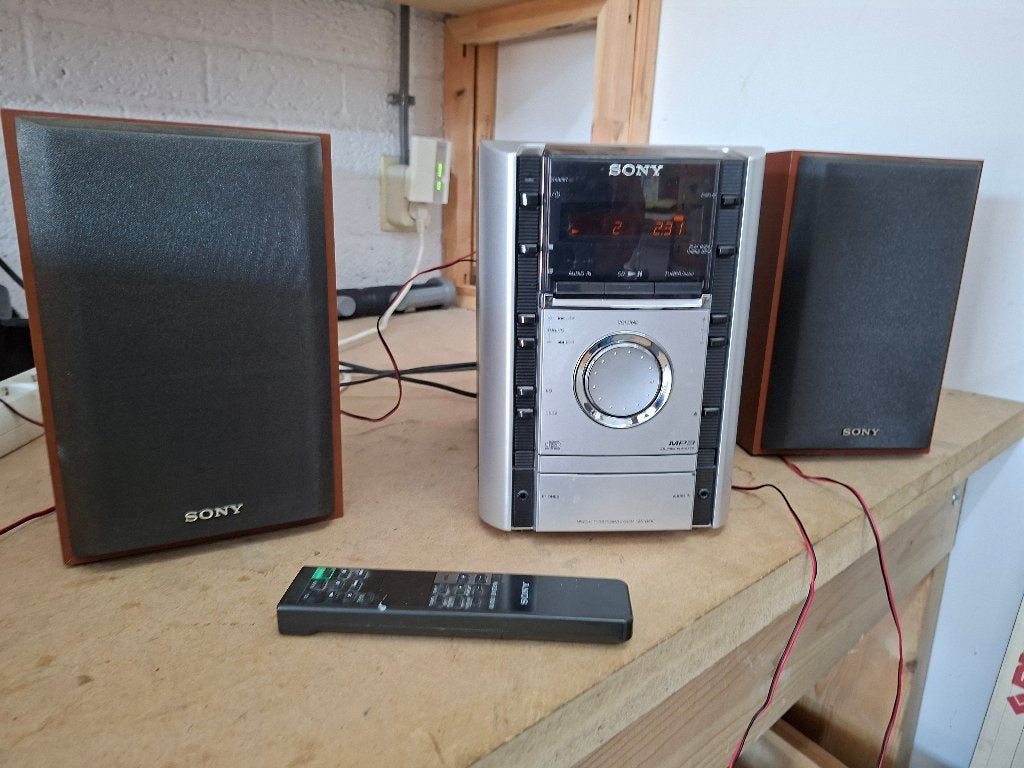modern design sony stereo toren met boxen cd + radio mp3, Ophalen of Verzenden, Gebruikt, Cd-speler, Overige merken