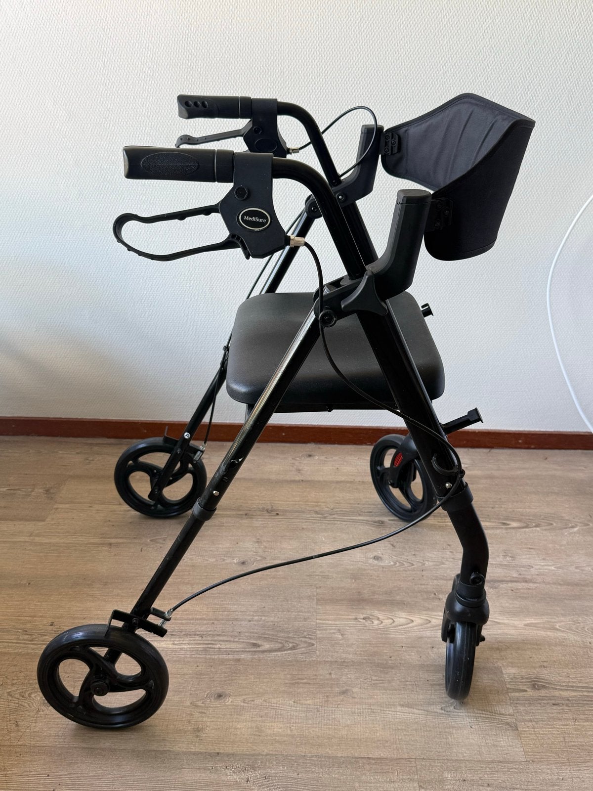MediSure rollator met zitje – 6 maanden oud, Ophalen, Zo goed als nieuw