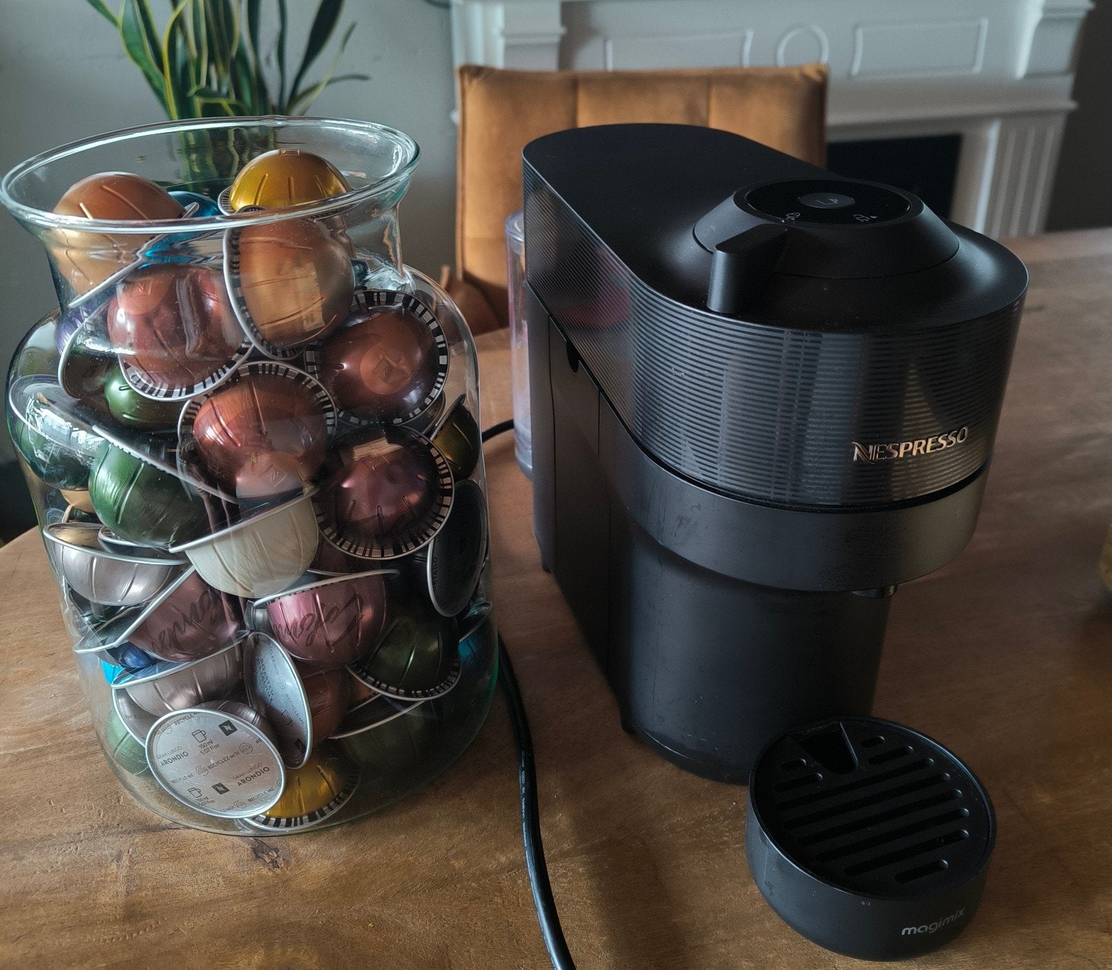 Nespresso Vertuo Pop - met +/-75 cups, Ophalen, Koffiepads en cups, Koffiemachine, Zo goed als nieuw